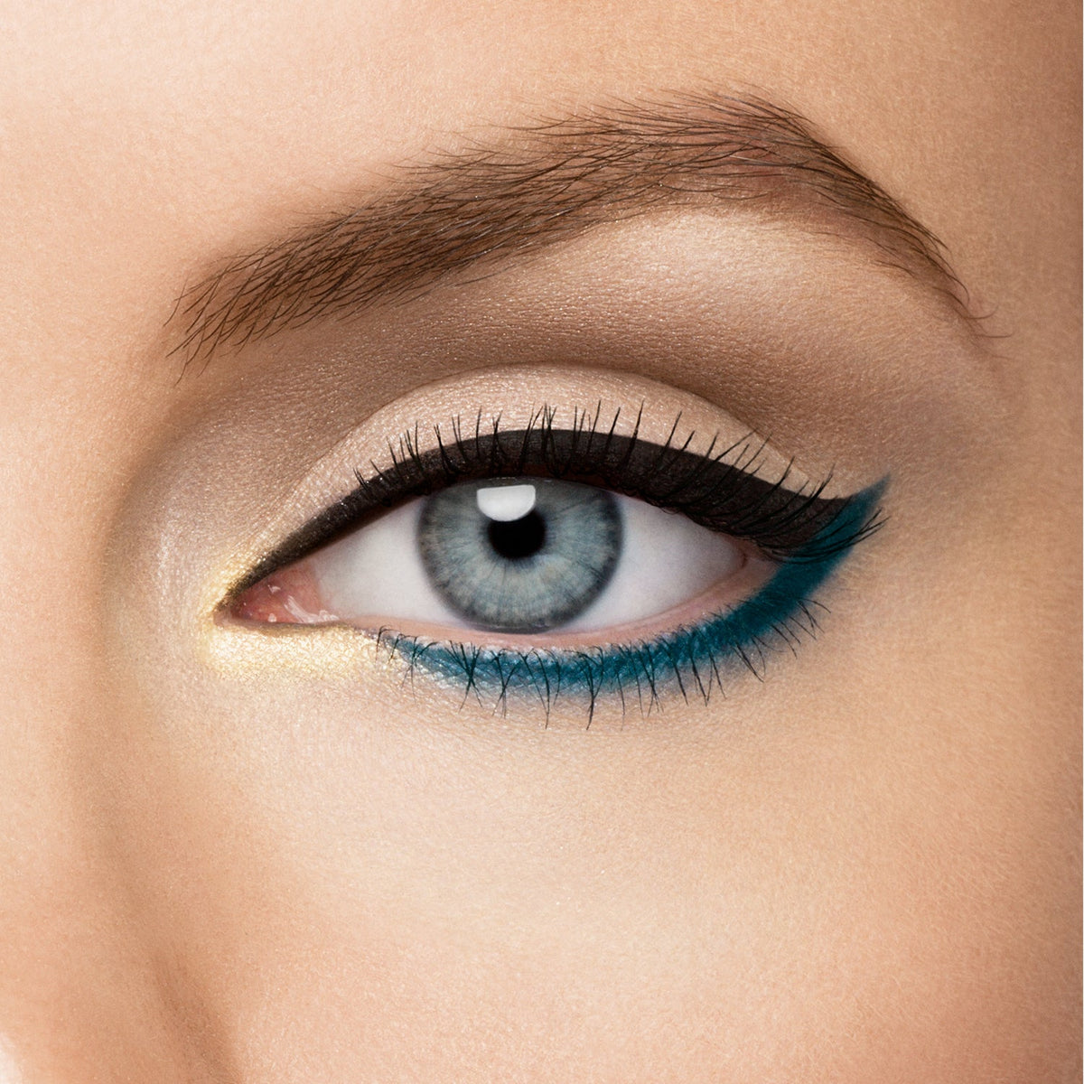 ONE-STROKE DEFINING EYELINER KAJAL Hot fudge