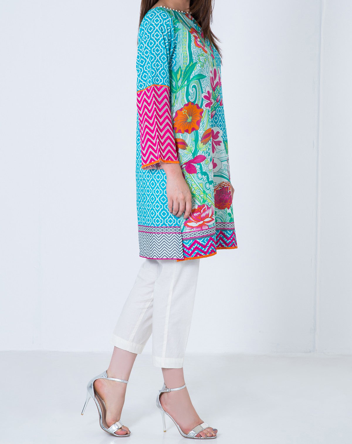 Komal's WTPE17304 Embroidered Kurti